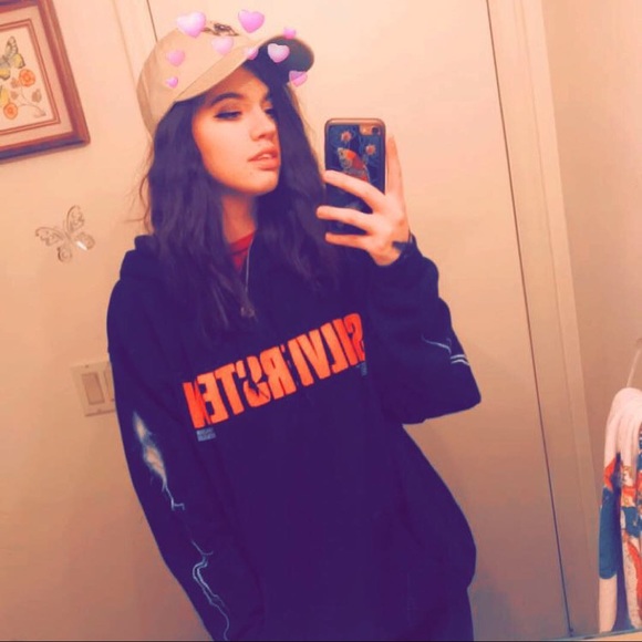 Meet your Posher, Rachel - Picture 1 of 3